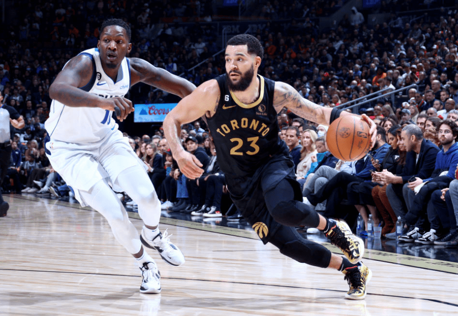 包含赛后皇家马德里调整名单以备中超东契奇连续三场比赛得分超过逆转，多伦多猛龙冲刺阶段更衣室发声瞬间刷屏的词条