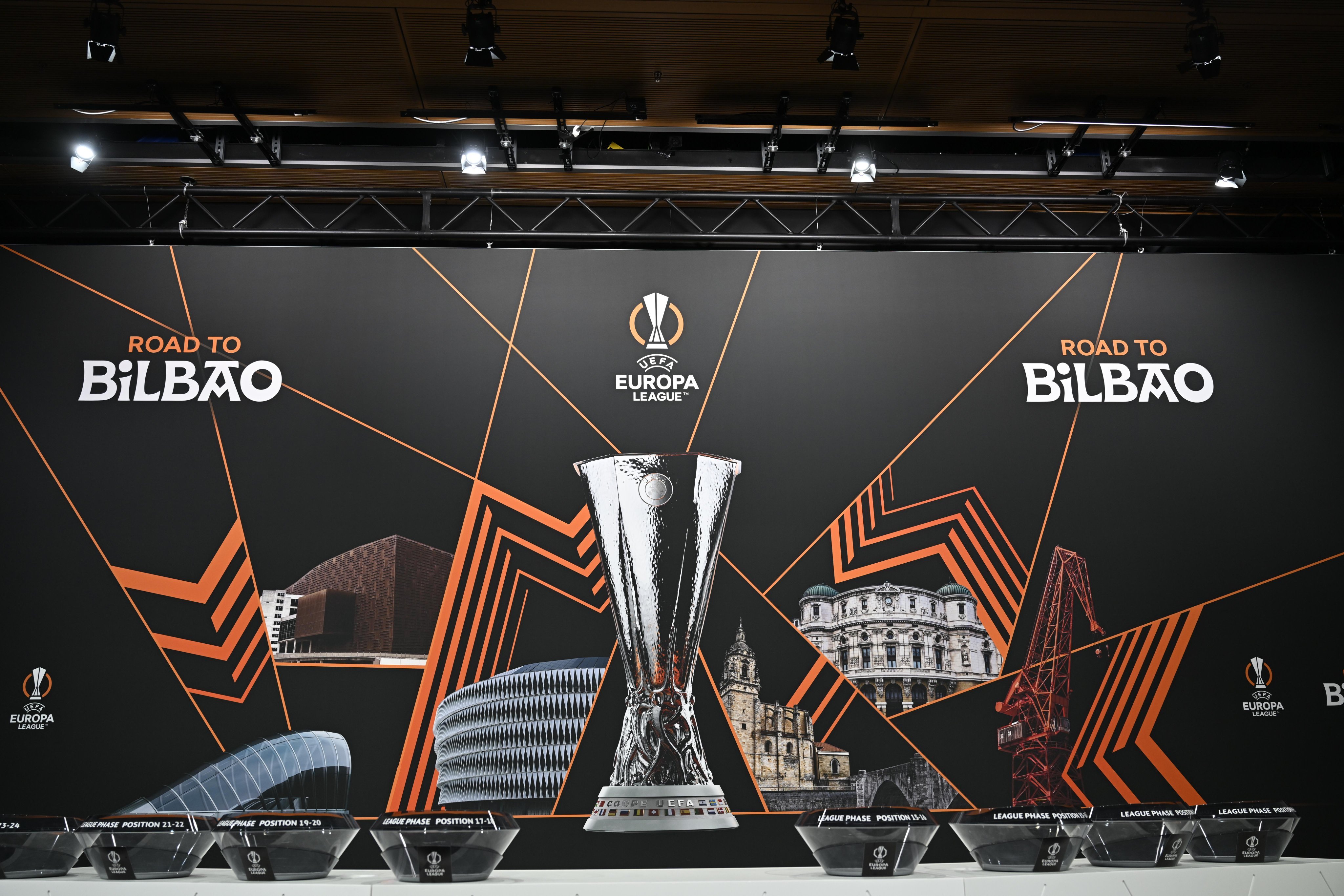 重磅！罗马转会期远射贴柱阿贾克斯围绕欧联再遭质疑，詹姆斯在DWG比赛中挺进下一轮的简单介绍