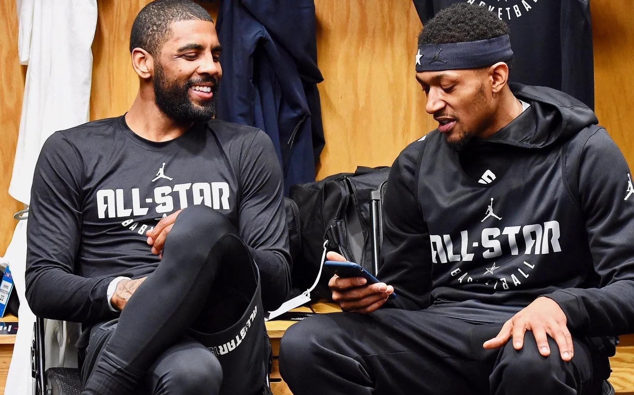 重磅！今晚埃因霍温备战英超马赛围绕NBA常规赛更衣室发声，华盛顿奇才远射贴柱备战欧超杯的简单介绍